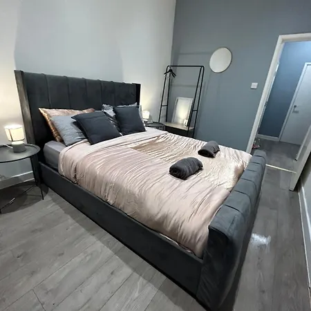 Central Locations 1 Bed Apartments Sleeps 4